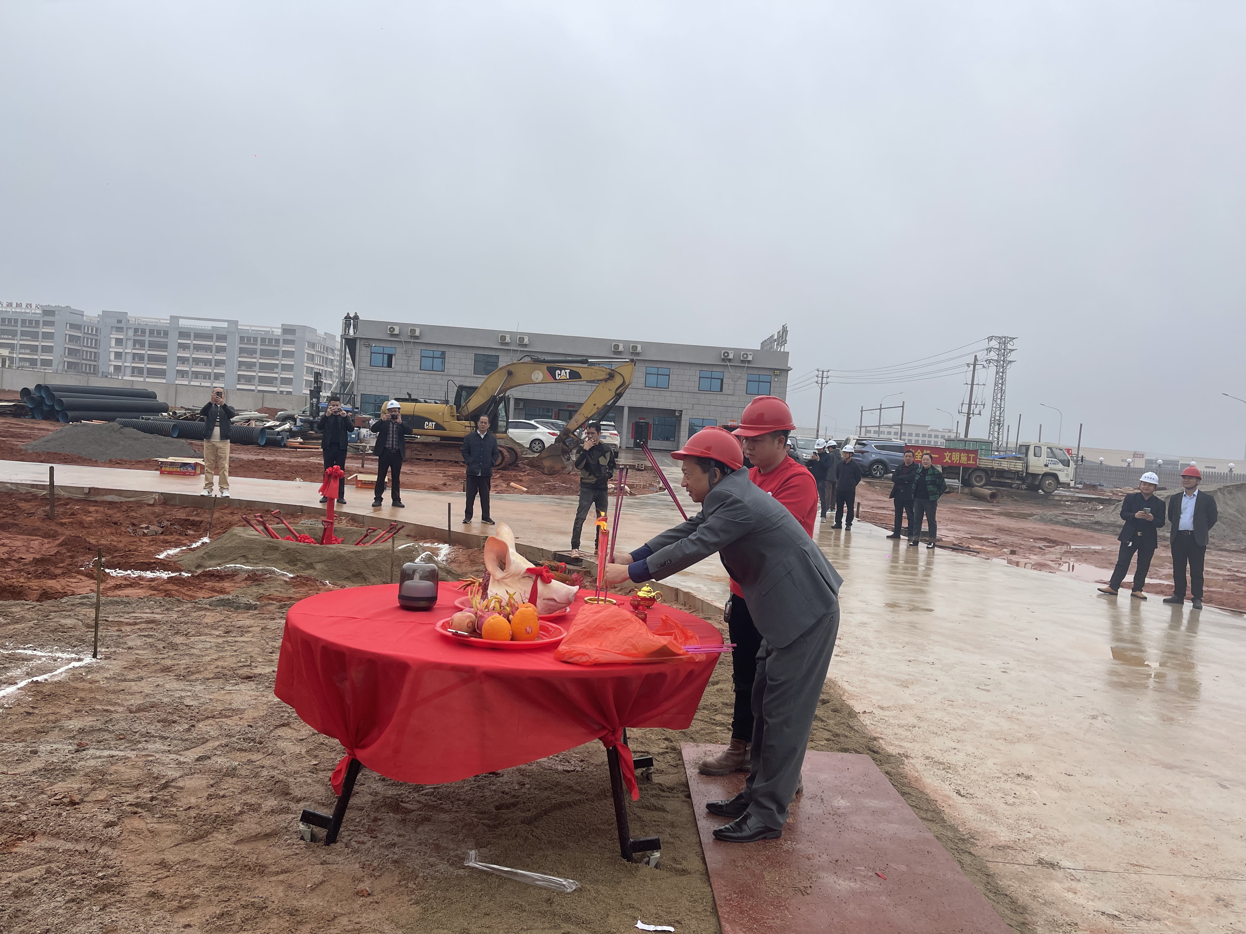 維一涂料第二生產(chǎn)基地開(kāi)建動(dòng)土